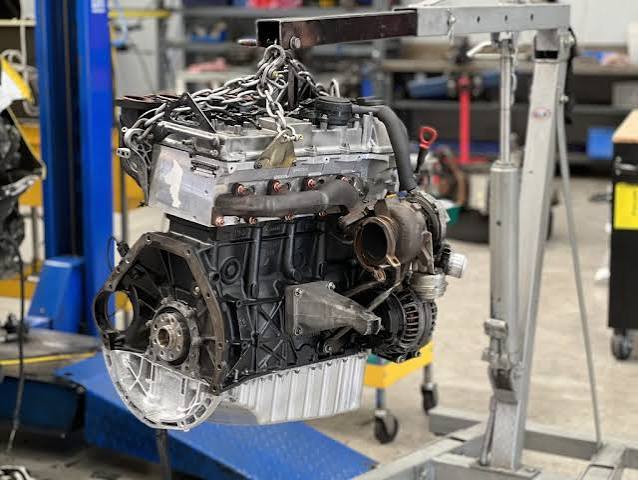 Mercedes engine repair and professional diagnostics in Dubai.